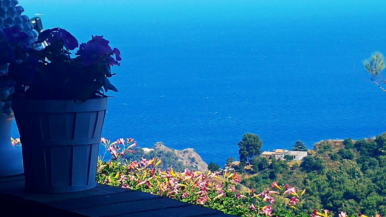 Casa Il Faro Villa Con Piscina كاستلمولا المظهر الخارجي الصورة
