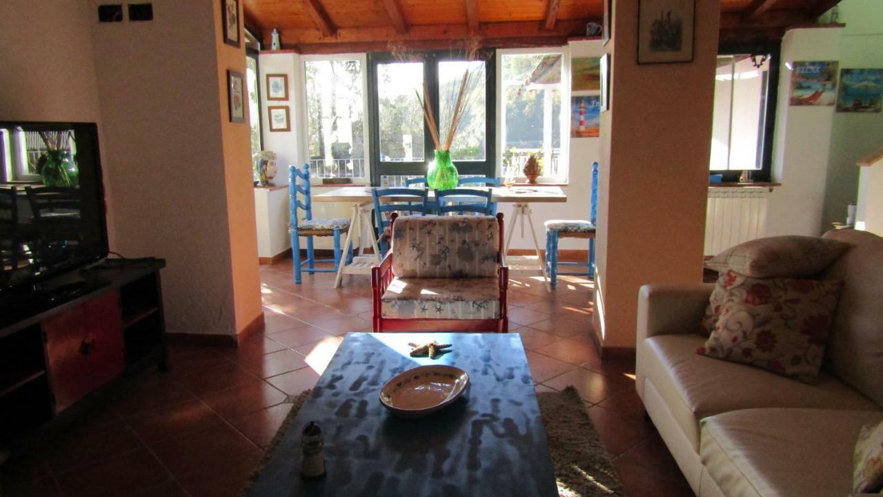 Casa Il Faro Villa Con Piscina كاستلمولا الغرفة الصورة